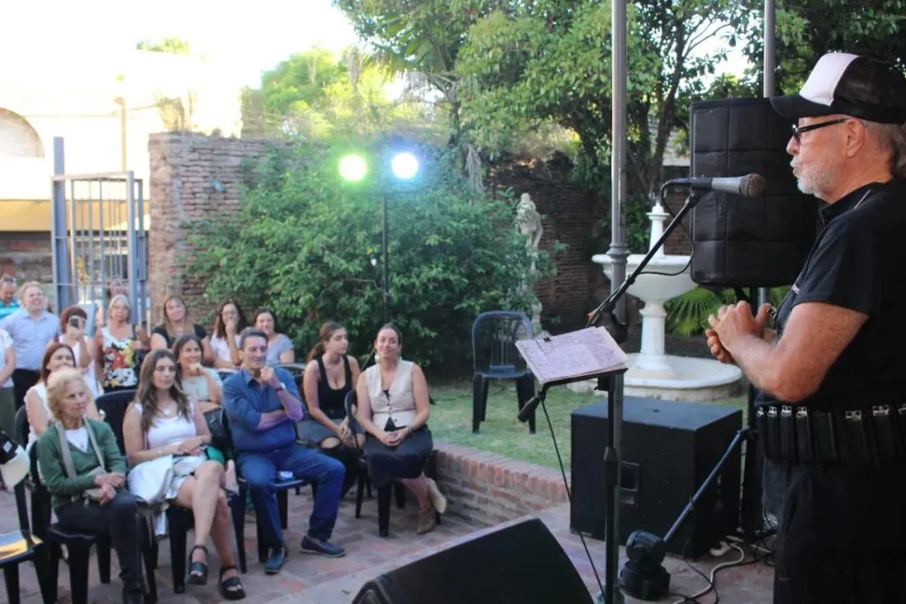 Leon-Gieco-en-Capilla-3-1024x683